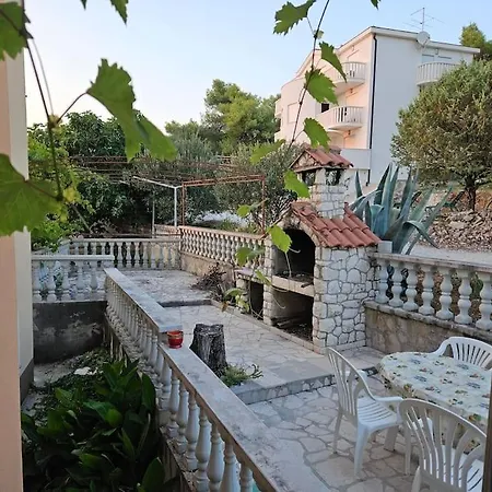 End Of The Road ,orange Apartman