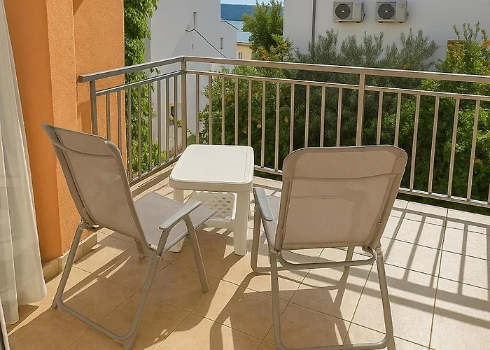 Apartment End Of The Road ,orange Trogir