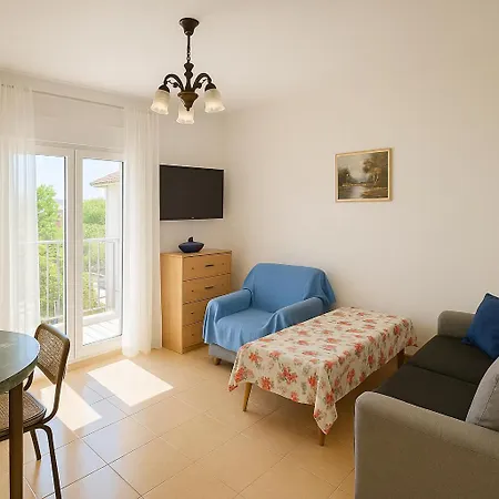End Of The Road ,orange Apartament
